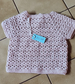 selbst gehäkelte Babyjacken Mützen usw. Bild 3