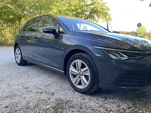 VW Golf 35.000 km Erstzulassung 07 2022 Bild 3