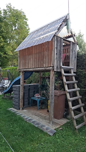 Spielturm zum Selbstabbau zu verschenken