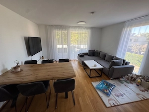 Großräumige Wohnung mit Balkon, Keller und Tiefgaragenstellplatz zu vermieten! Bild 2