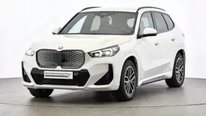 BMW iX1 xDrive30 M Sportpaket // Head-Up // DAB-Tuner