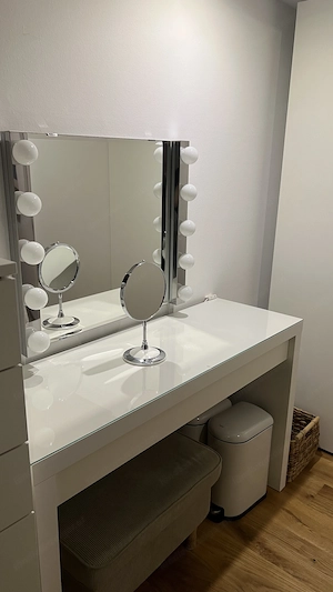 IKEA MALM Schminktisch mit Spiegel & LEDSJÖ Beleuchtung Bild 2