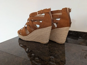 Sandalen von s.Oliver mit Keilabsatz in der Größe 40