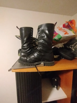 Englische springerstiefel vom pickadilly für 180  gekauft und ein dreiviertel Jahr getragen Bild 2
