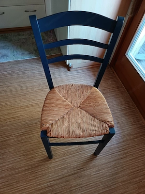 2 Holzstühle blau zum Verkauf Bild 2