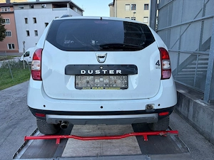 Dacia Duster 4x4 - Unfallfahrzeug Bild 4