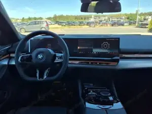 BMW 5er Touring M Sportpaket Pro 550e xDrive 360 kW (489 PS), Automatik, Allrad Bild 5