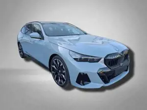 BMW 5er Touring M Sportpaket Pro 550e xDrive 360 kW (489 PS), Automatik, Allrad Bild 3