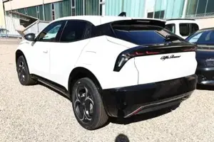 Alfa Romeo Junior SPORT SPECIALE Ibrida Q4 TechP 18'LM Navi 100 k... Bild 4