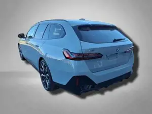 BMW 5er Touring M Sportpaket Pro 550e xDrive 360 kW (489 PS), Automatik, Allrad Bild 2