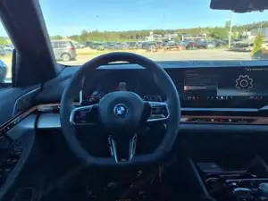 BMW 5er Touring M Sportpaket Pro 550e xDrive 360 kW (489 PS), Automatik, Allrad Bild 6