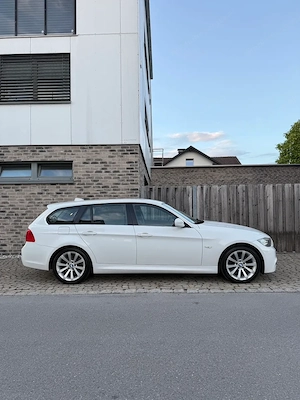 BMW 3er-Reihe 330d X-Drive Kombi   Sleeper Bild 2