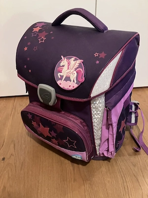 Schultasche mit Zubehör Bild 3