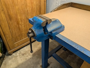 Werkbank mit Schubladen Bild 4