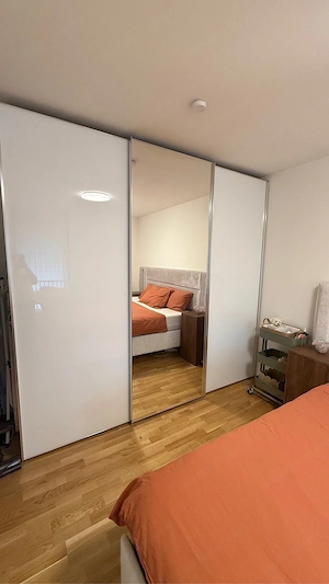 Kleiderschrank mit Spiegel Bild 2