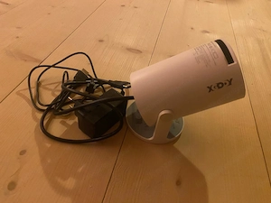 Kompakter Mini Beamer mit Leinwand Bild 2