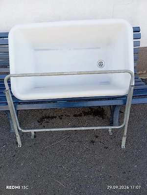 Waschbecken mit Wandhalterung 
