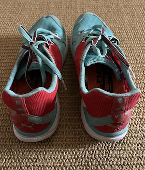 Puma Socken + Sport-BH + Schuhe Bild 3