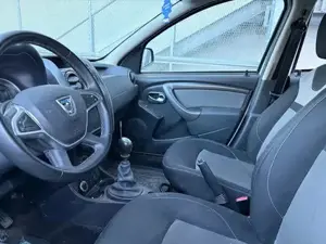 Dacia Duster 4x4 - Unfallfahrzeug Bild 9