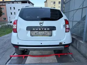 Dacia Duster 4x4 - Unfallfahrzeug Bild 5