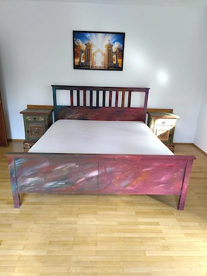 Künstler-Bett 180x200 + 2 bemalte Nachtkästchen, zu verschenken Bild 3
