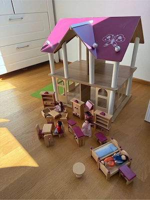Holz Puppenhaus  Bild 2