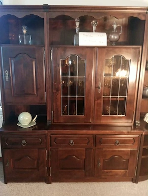 Vitrine Anrichte Vollholz Bild 2