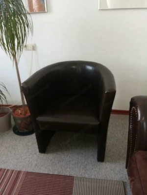 Couch dunkelbraun mit Kissen Bild 2