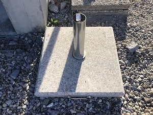 Sonnenschirmständer aus Marmor Granit mit Rollen und Griff Bild 2