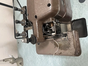Industrienähmaschine Overlock Bild 3