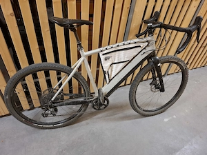Gravel bike (Elektrofahrrad) CAIRN e-adventure