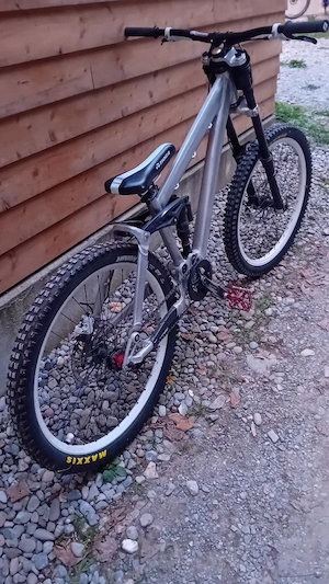Gebrauchtes Downhill Bike Bild 2