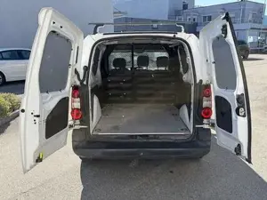 Peugeot Partner Kombi Bild 7