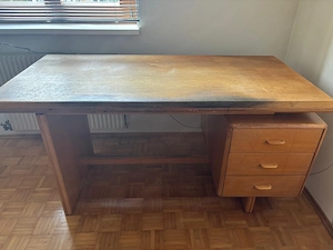 Schreibtisch aus Holz mit Schubladen Bild 3