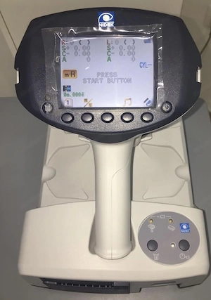Nidek HandyRef-K Handheld Ref Keratometer Bild 2