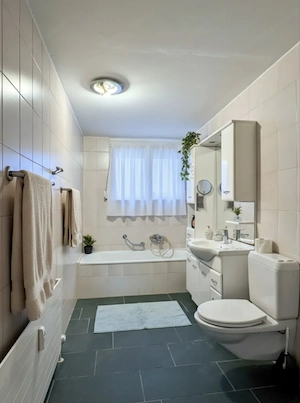 Familienfreundliche 4,5-Zimmer-Wohnung mit großzügigem Balkon & Tiefgarage Bild 7