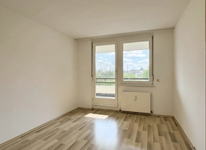 Familienfreundliche 4,5-Zimmer-Wohnung mit großzügigem Balkon & Tiefgarage Bild 4