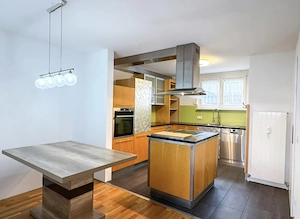 Familienfreundliche 4,5-Zimmer-Wohnung mit großzügigem Balkon & Tiefgarage Bild 6