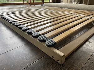 Bett + Lattenrost 140x200 Bild 3