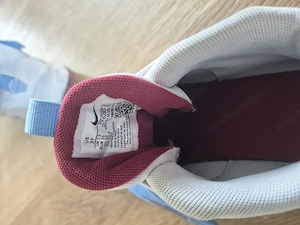 Nike Basketball-Schuhe, Gr. 35, nur 1 Saison indoor getragen Bild 5