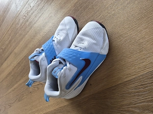 Nike Basketball-Schuhe, Gr. 35, nur 1 Saison indoor getragen