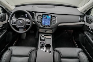 Volvo XC 90 D5 AWD Momentum Ultimate Dark 7 Sitzer Bild 2