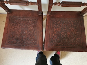 2 Stühle Prägeleder Hartholz Historismus Bild 2