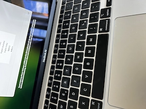 Apple MacBook Air 13  2020 | i3 | 8 GB | 256 GB SSD | Silber Bild 5