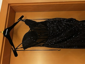 Elegantes schwarzes Ballkleid mit Corsage & Glitzer Bild 2