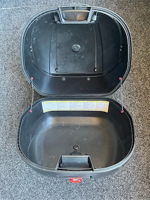 GIVI Topcase mit Halterung Bild 3