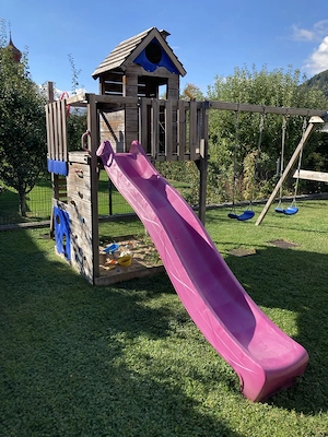 Spielturm mit Sandkasten und Rutsche  Bild 2