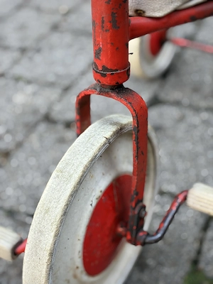 Dreirad für Kinder. Stabiler Oldtimer! 