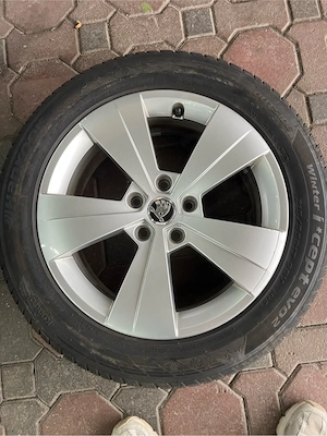 Original Skoda Superb 17 Zoll Alufelgen mit Hankook Winterreifen Bild 5