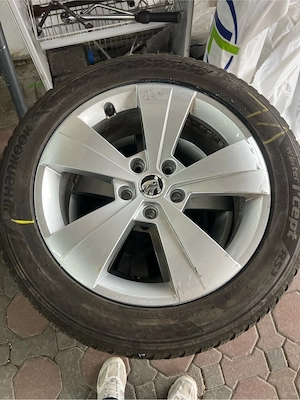 Original Skoda Superb 17 Zoll Alufelgen mit Hankook Winterreifen Bild 3